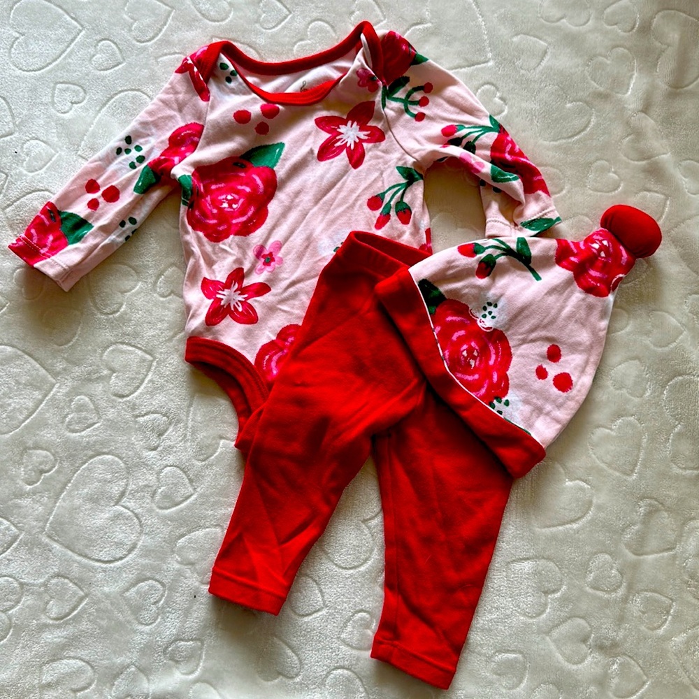 Lullaby lane  3 piece set. Hat/onesie/pants